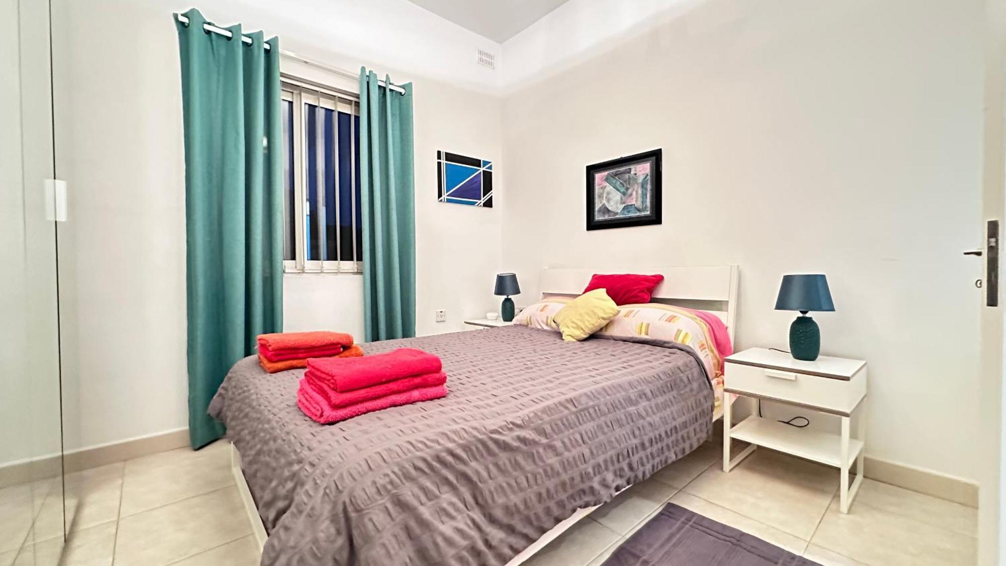 Centrally Located 2 Sea Eats Bus Right In Front Apartment St. Paul's Bay