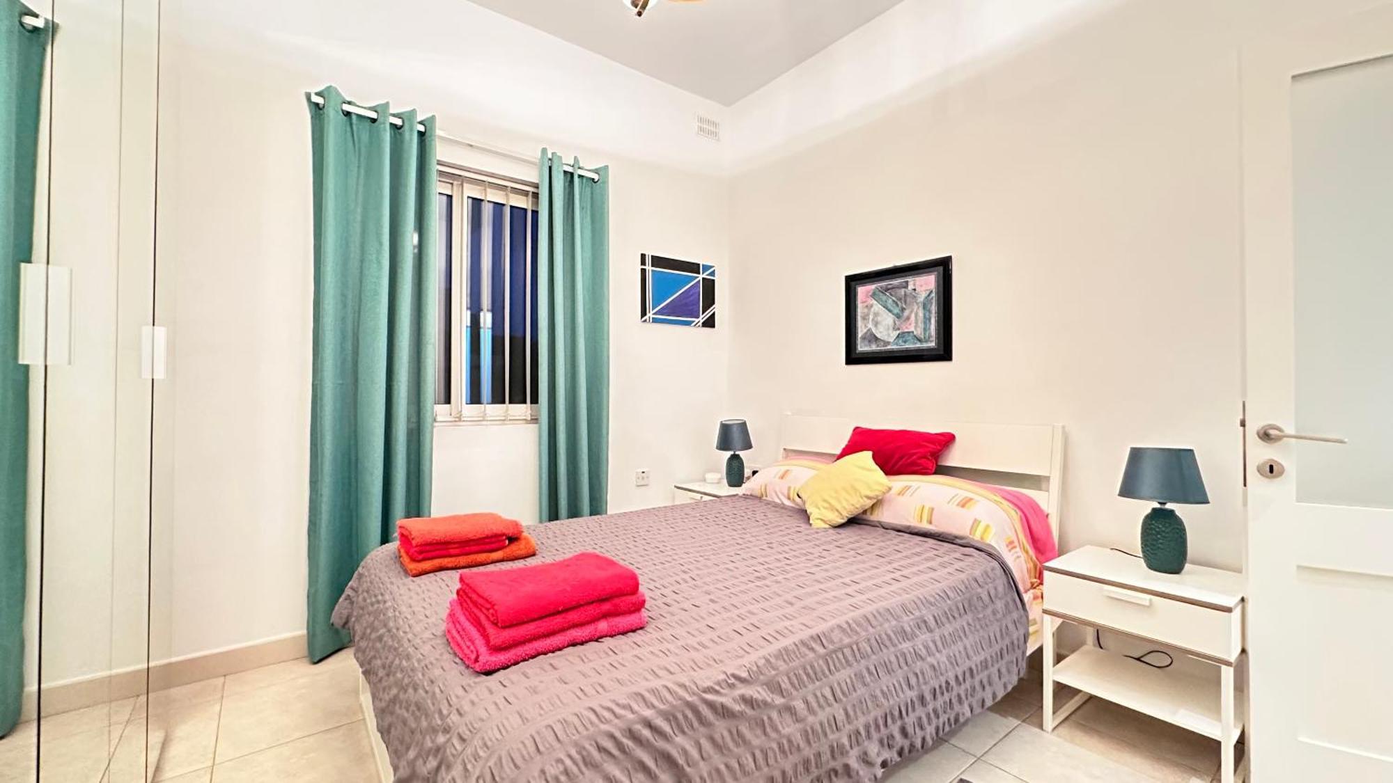 Apartment Centrally Located 2 Sea Eats Bus Right In Front St. Paul's Bay